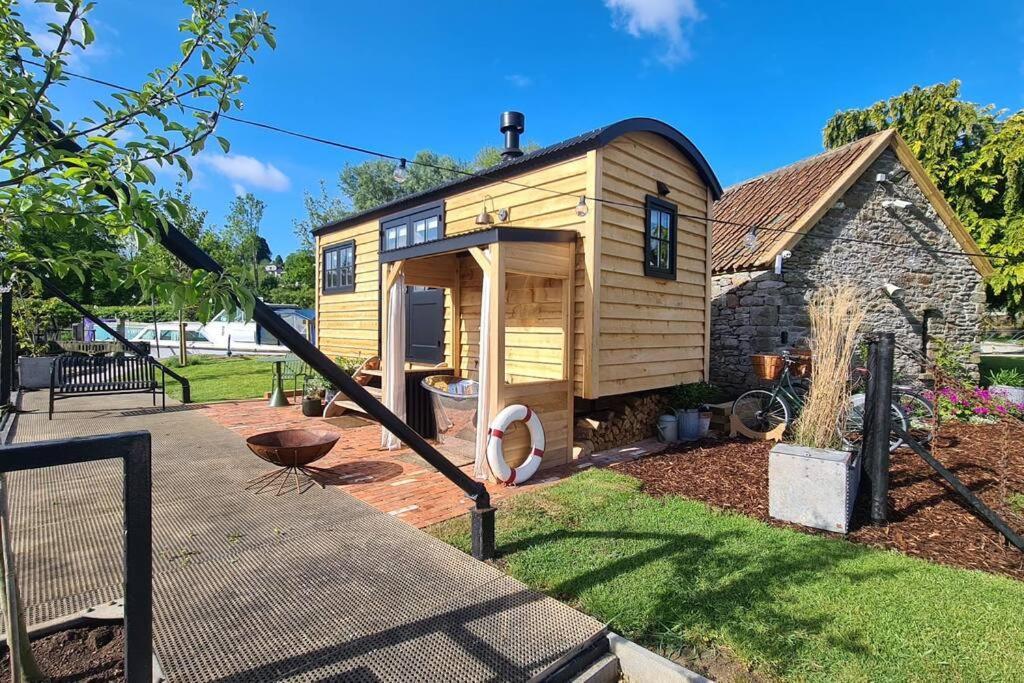 Island Hut - Outdoor Bath Tub, Firepit And Water Equipment Apartment Saltford ภายนอก รูปภาพ