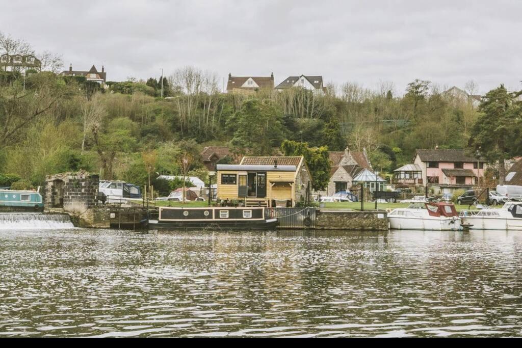 Island Hut - Outdoor Bath Tub, Firepit And Water Equipment Apartment Saltford ภายนอก รูปภาพ